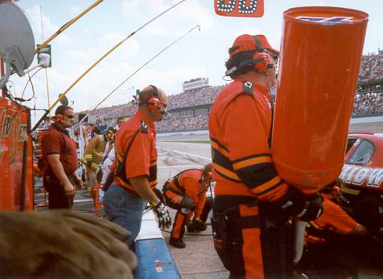 pitstop.jpg (30529 bytes)